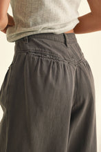 Load image into Gallery viewer, P4093   LOOSE FIT PLEATED WAIST COTTON PANTS