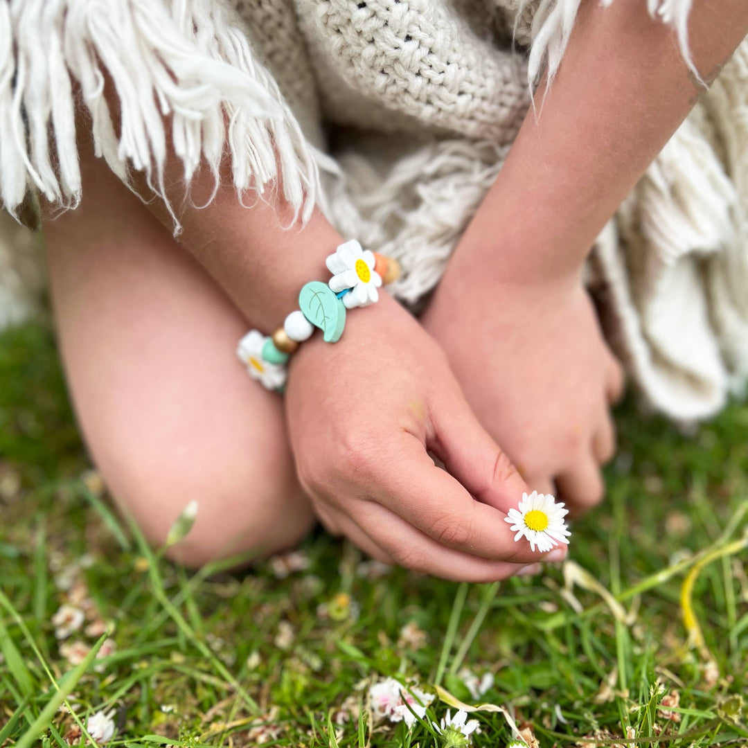 Make Your Own Daisy Chain Bracelet UKCA2
