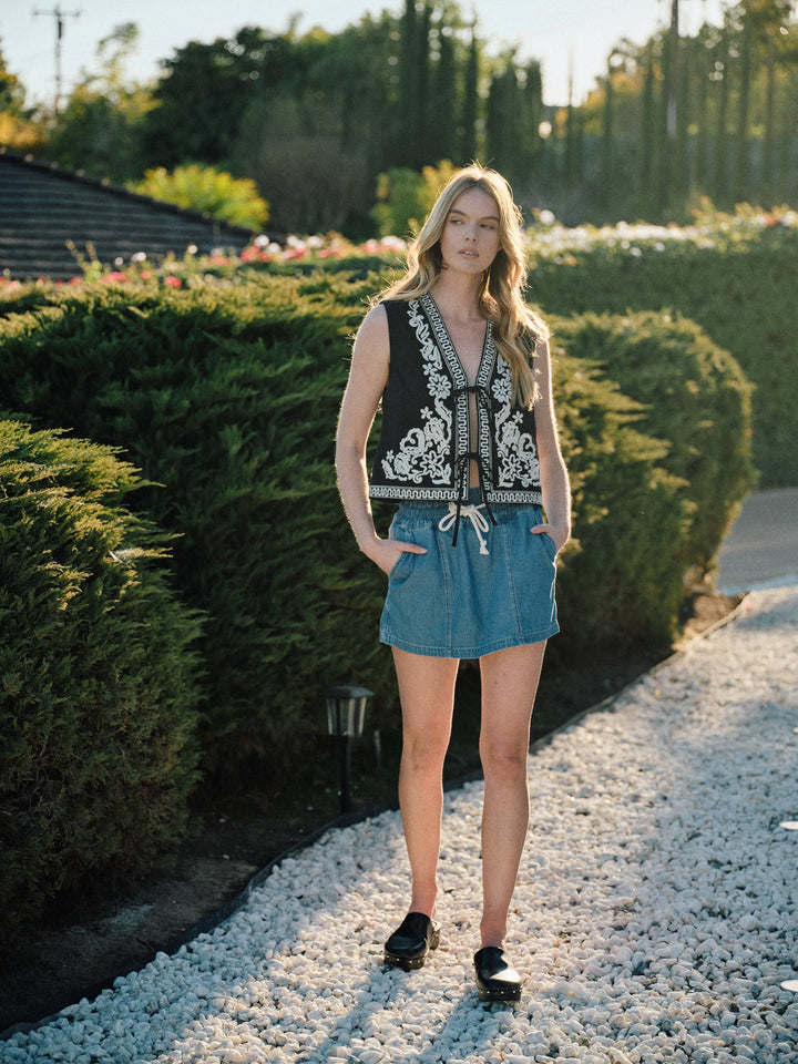 AA315 EMBROIDERED VEST JACKET WITH TIE