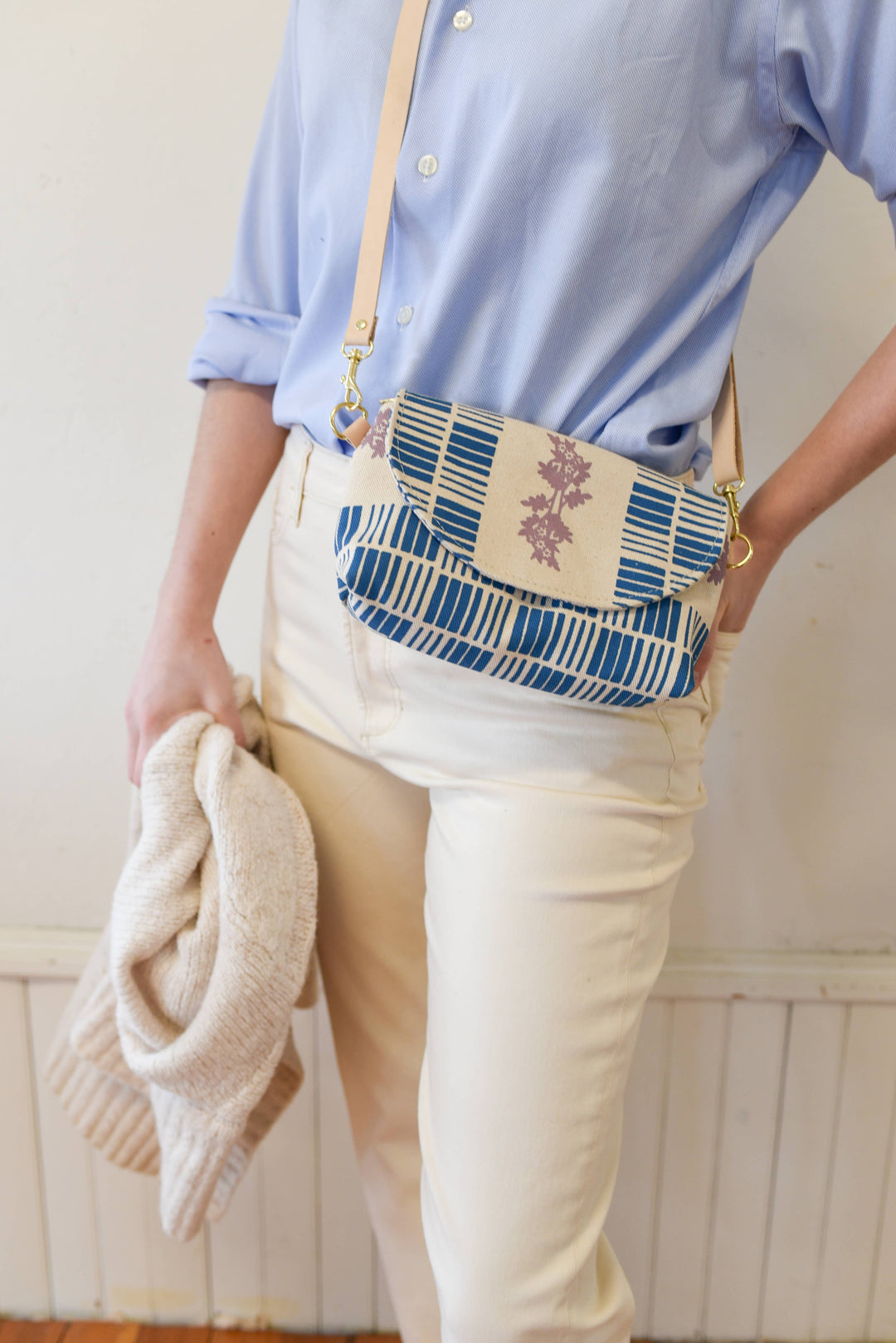 Libby Mini Crossbody Bag – Royal Geo Daisies EF678
