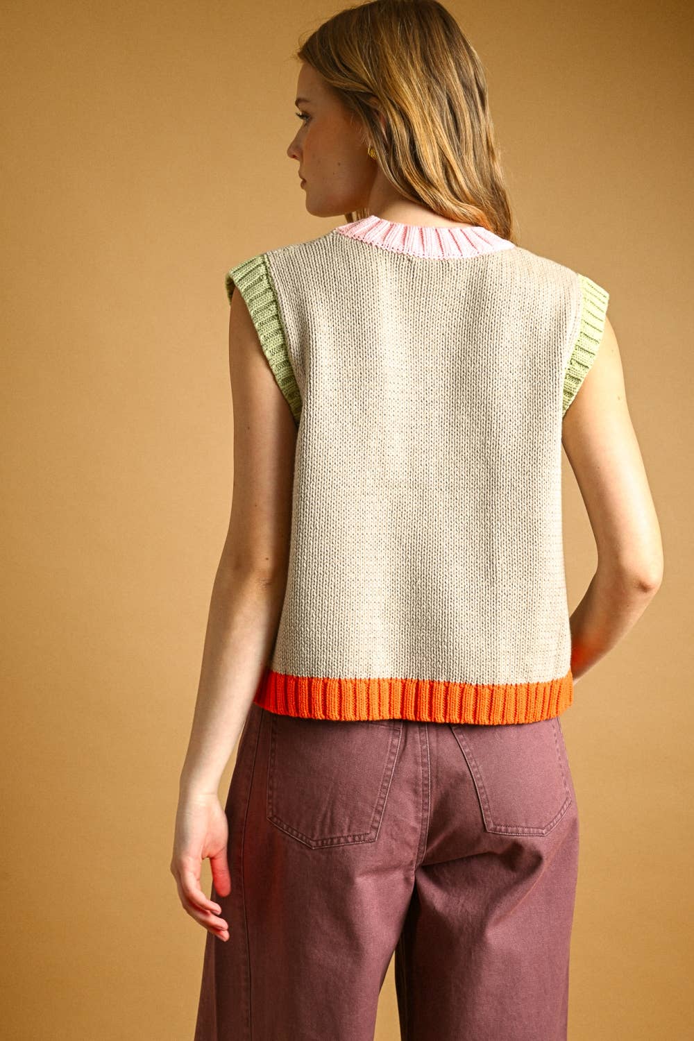 T7426   COLOR CONTRASTED SLEEVELESS KNIT TOP