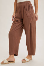 Load image into Gallery viewer, RELAXED BARREL PANTS WITH POCKETS