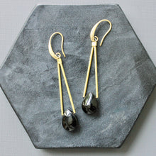 Load image into Gallery viewer, JLTE45 black agate geometric earrings