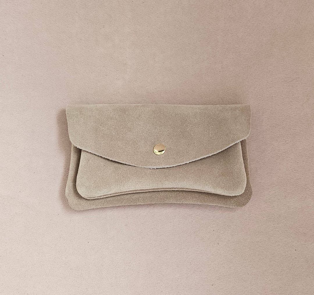 Suede-effect leather pouch - kangaroo: Nude
