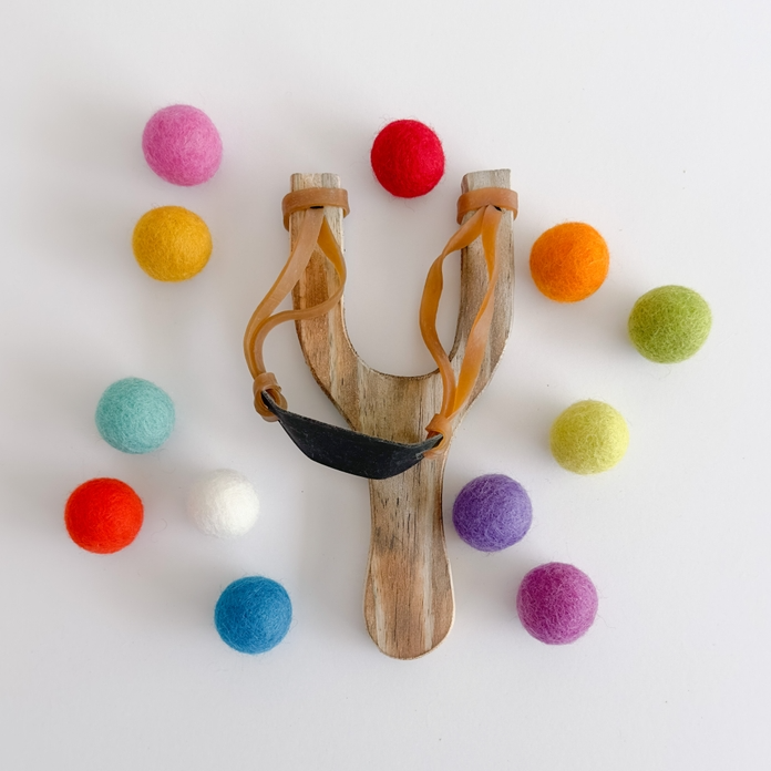 Wood Slingshot with 12 Felt Balls MP356