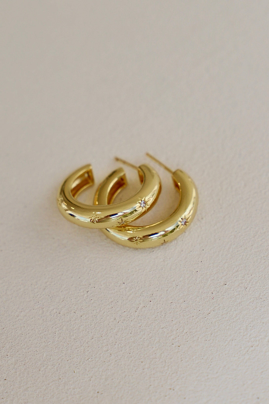 MEREDITH CZ STAR THICK HOOP KW93