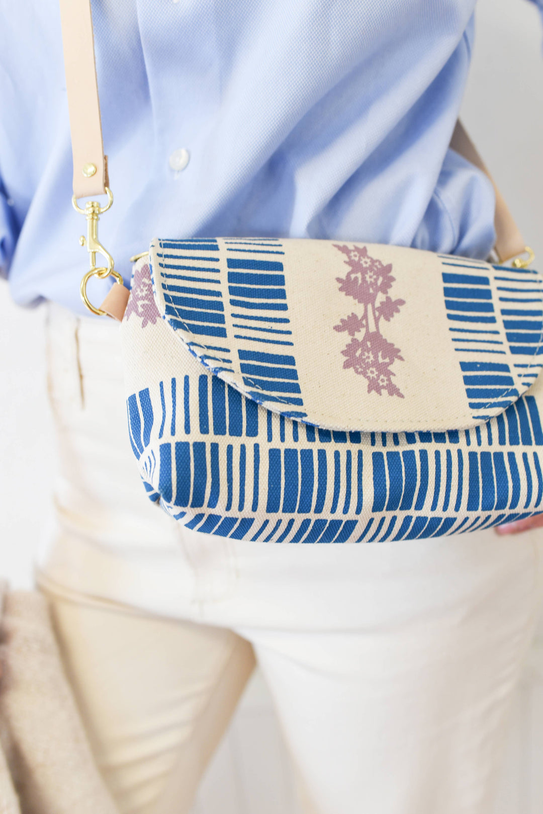 Libby Mini Crossbody Bag – Royal Geo Daisies EF678