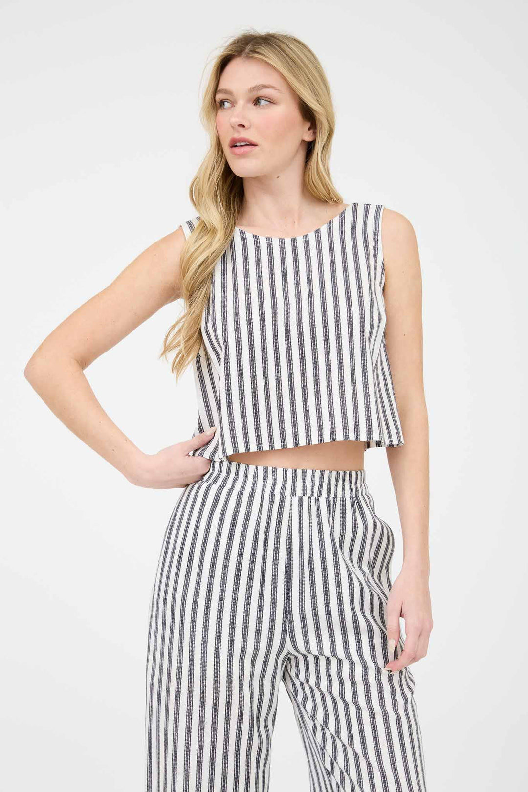 STRIPE LINEN BACK TIE DETAIL SLEEVELESS TOP: NAVY WS553