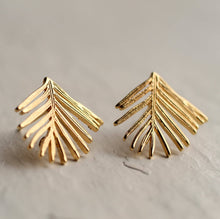 Load image into Gallery viewer, Fir Botanical Stud Earrings SP04