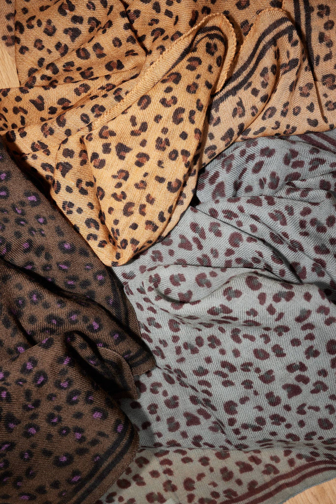 Leopard wool scarf GP22