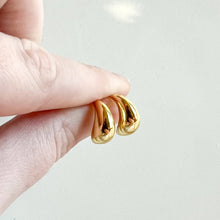 Load image into Gallery viewer, Golden Drop Earrings