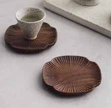 Load image into Gallery viewer, Black Walnut Flower Coaster FD01