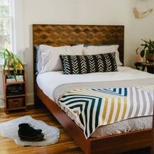 Load image into Gallery viewer, Portland Throw Blanket
