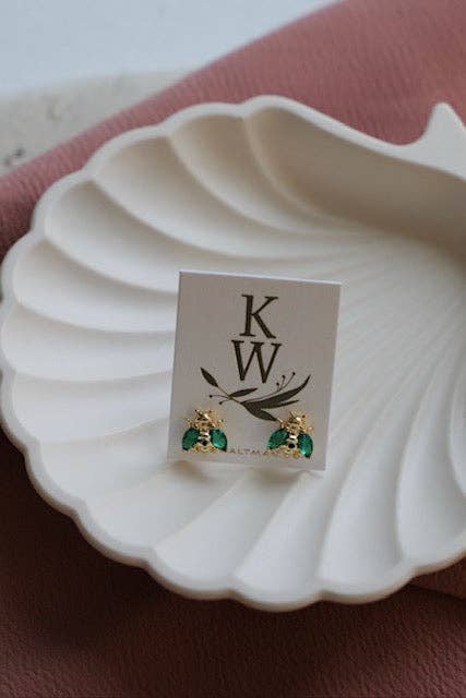 EMERALD BEE STUDS KW72