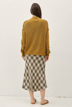 Load image into Gallery viewer, CHUNKY RIBBED KNIT RAW SEAM CARDIGAN