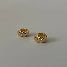 Load image into Gallery viewer, Mia Huggies - Gold NM11