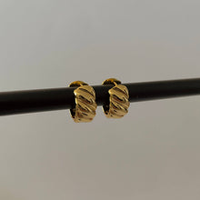 Load image into Gallery viewer, Mia Huggies - Gold NM11