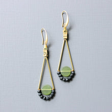 Load image into Gallery viewer, JLTE63 olivine glass geometric earrings