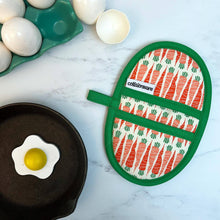 Load image into Gallery viewer, Carrots Mini Pincher Mitt