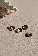 Load image into Gallery viewer, MINI PEARL HOOPS KW71