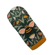 Load image into Gallery viewer, Bumble Bee Garden Cast Iron Skillet Mitt CW88