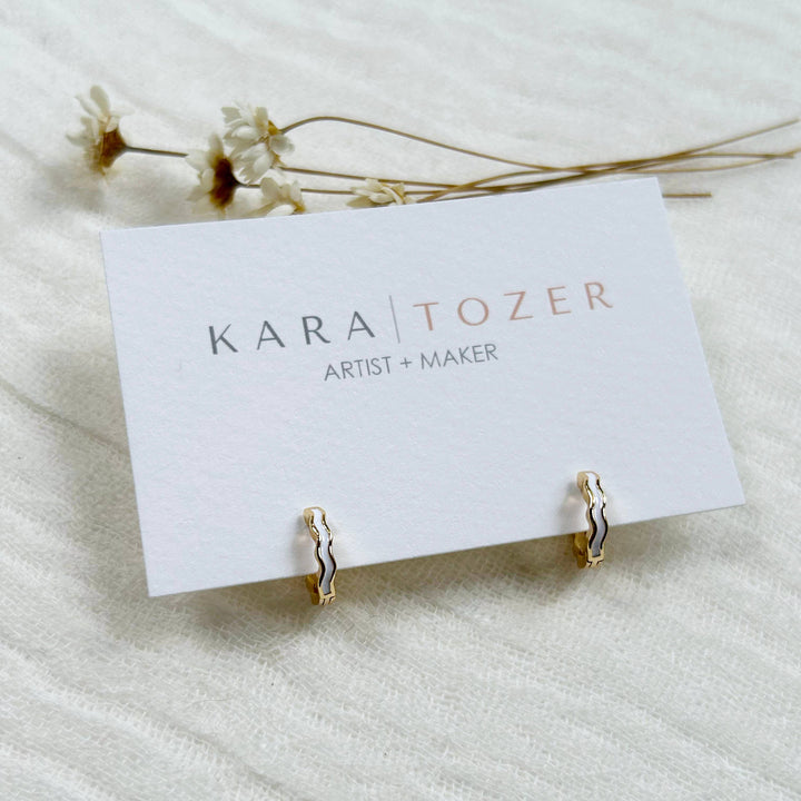 White/Gold Skinny Wavy Hoops KT583