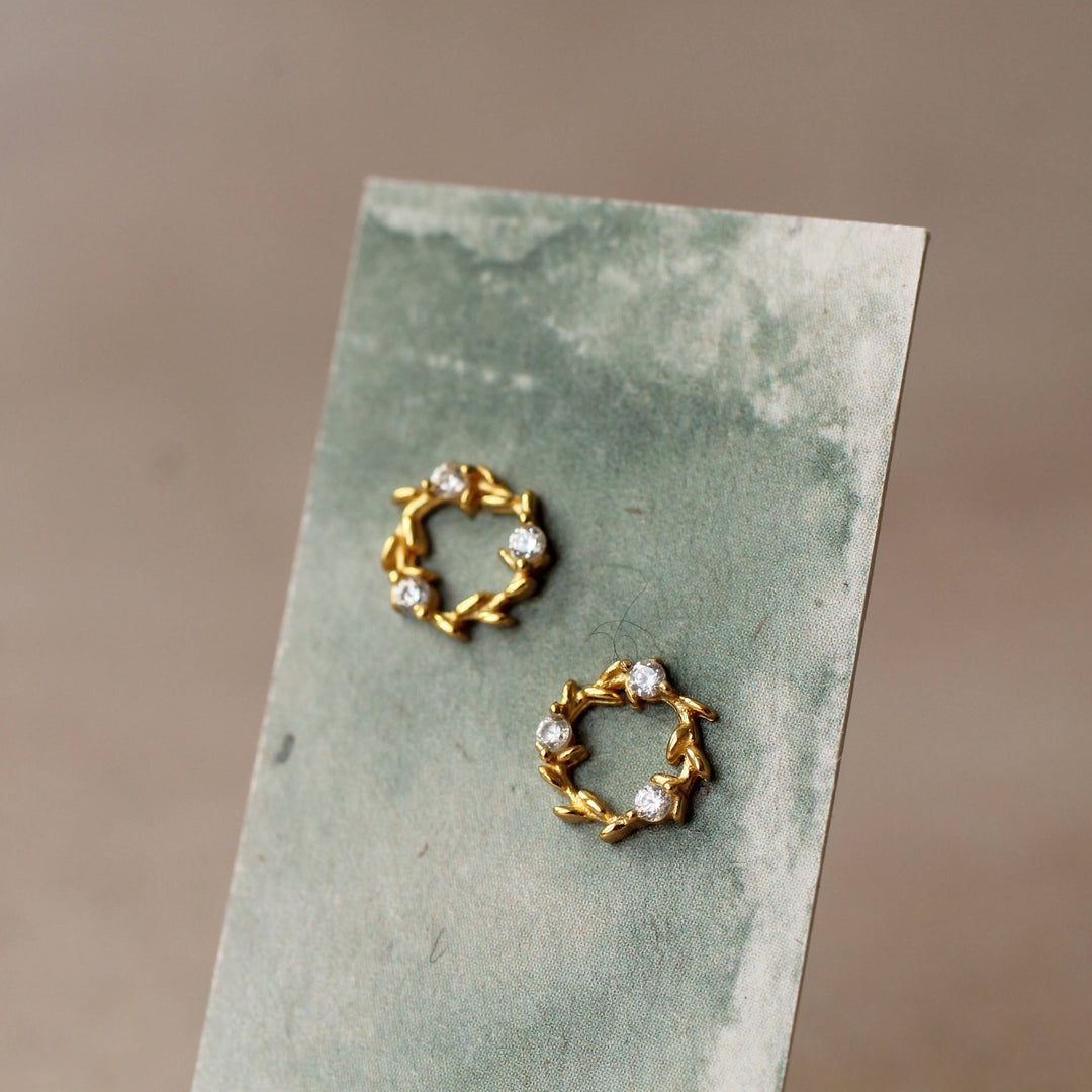Gold Wreath Circle Stud Earrings SP587