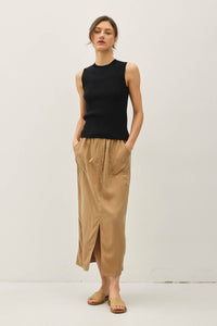 SLEEVELESS TANK