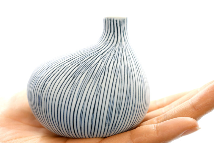 190W27 OMO MINI S-Handcrafted Porcelain Bud Vase