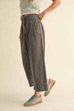 Load image into Gallery viewer, P4093   LOOSE FIT PLEATED WAIST COTTON PANTS
