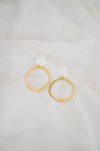 Load image into Gallery viewer, Cait Hoop Earrings HB03