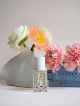 Load image into Gallery viewer, Avant l’Orage - EDP 15ml - a floral, woody scent