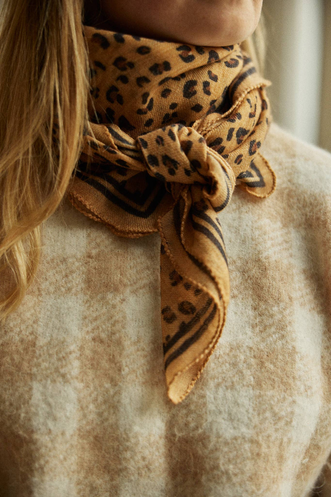 Leopard wool scarf GP22