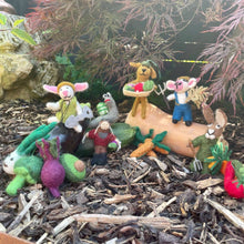 Load image into Gallery viewer, Handmade Hanging Shelby the Snail Biodergadable Felt Decor