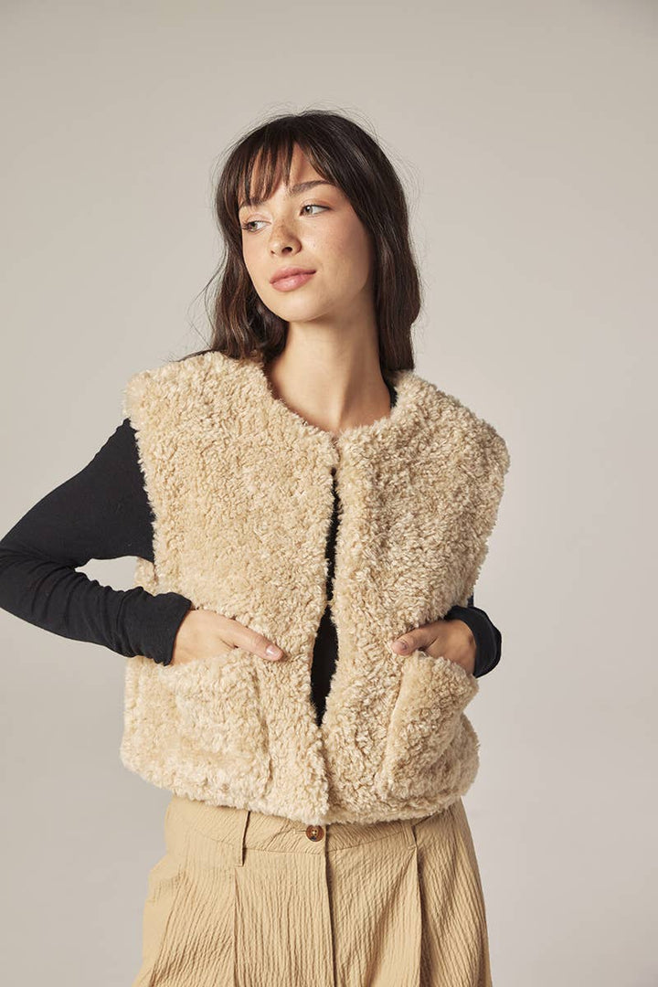 Reversible fur short vest