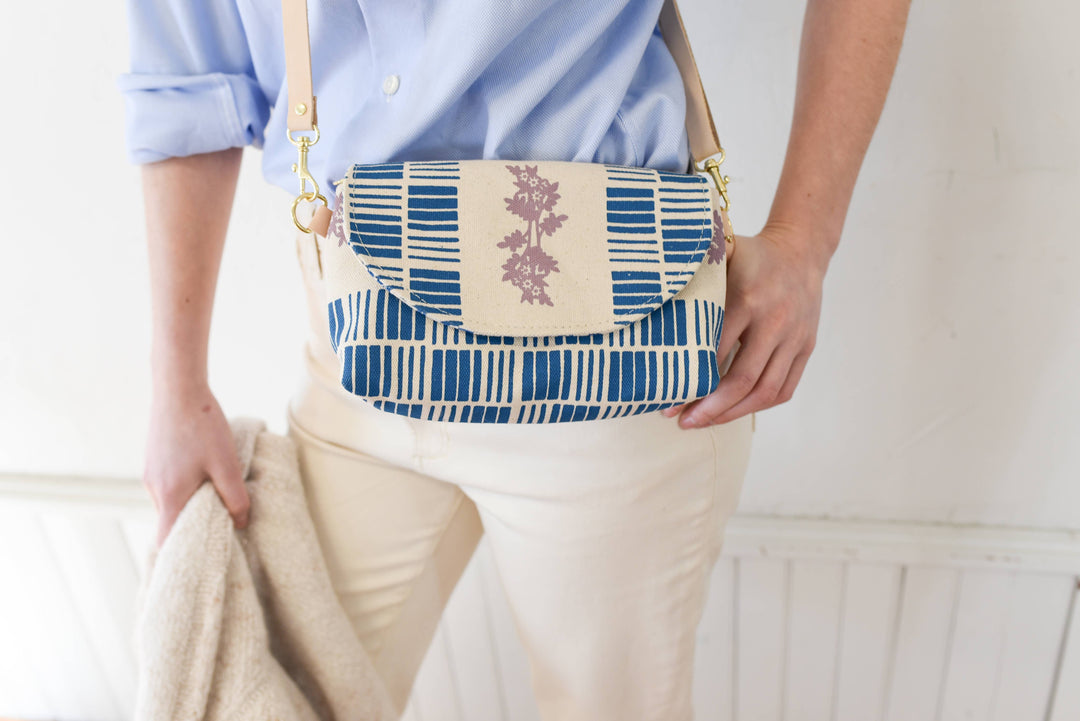 Libby Mini Crossbody Bag – Royal Geo Daisies EF678