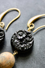 Load image into Gallery viewer, JLTE46 vintage black glass cluster earrings