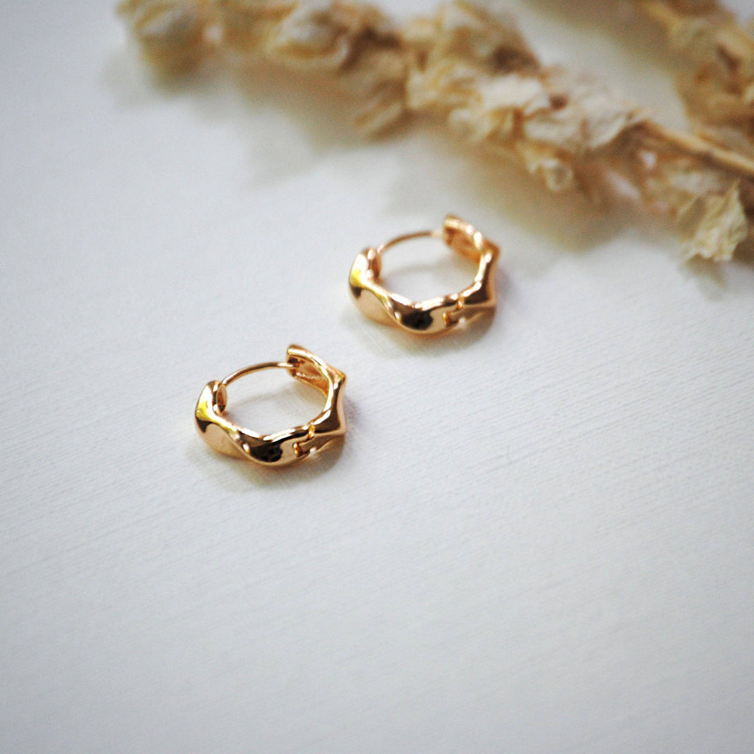 Gold Twist Hoops KT25