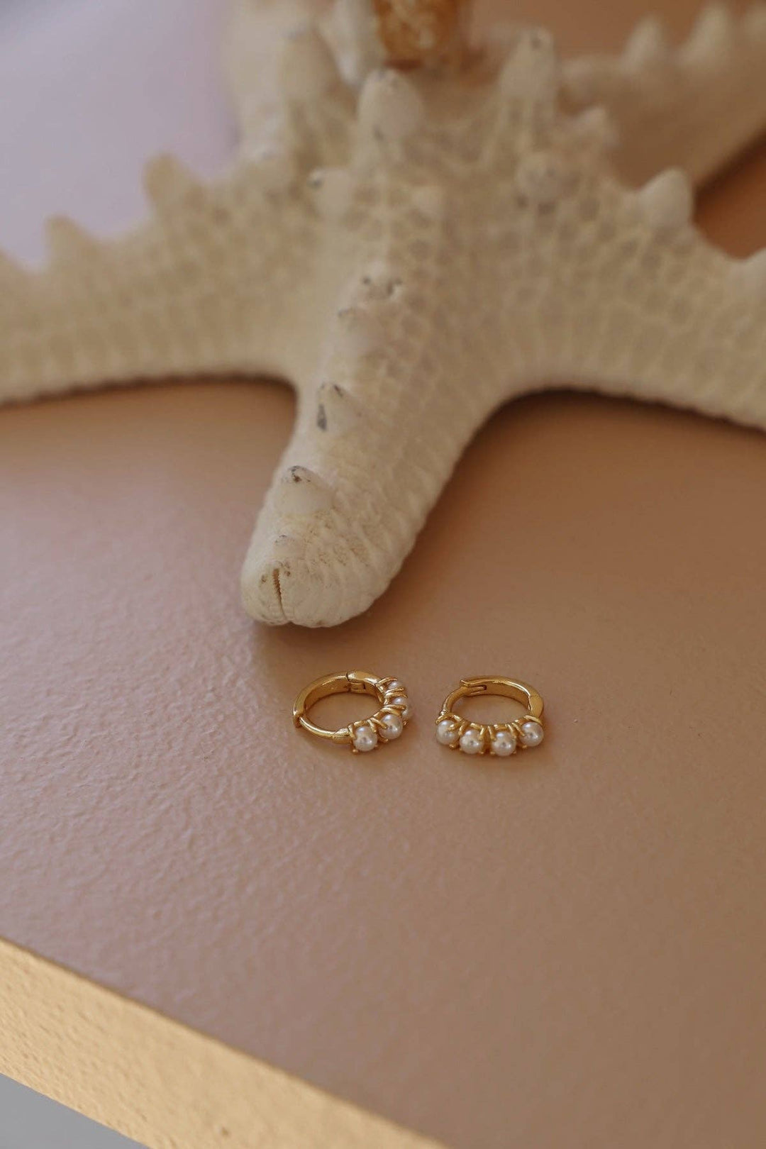 MINI PEARL HOOPS KW71