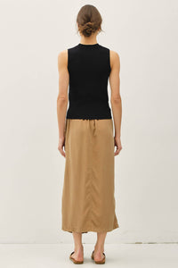 SLEEVELESS TANK