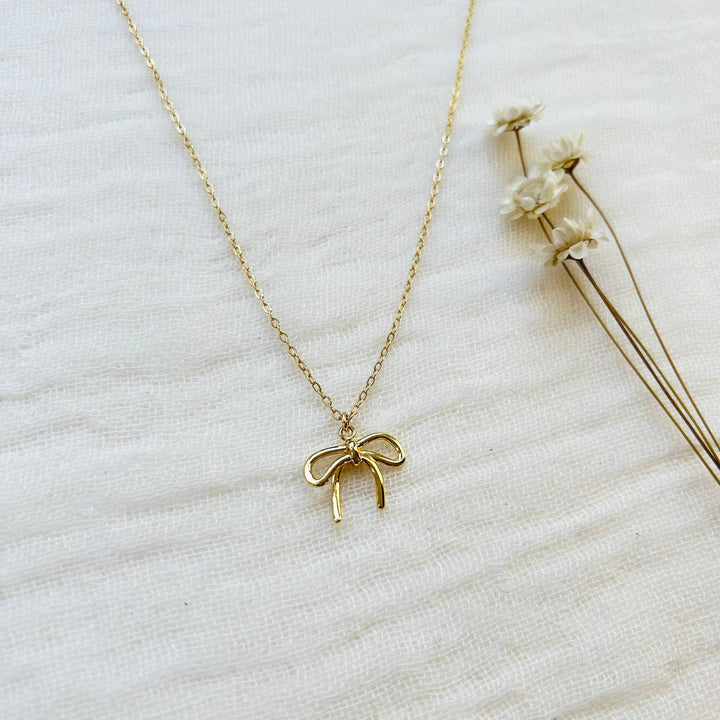 Gold Bow Charm Necklace KT26
