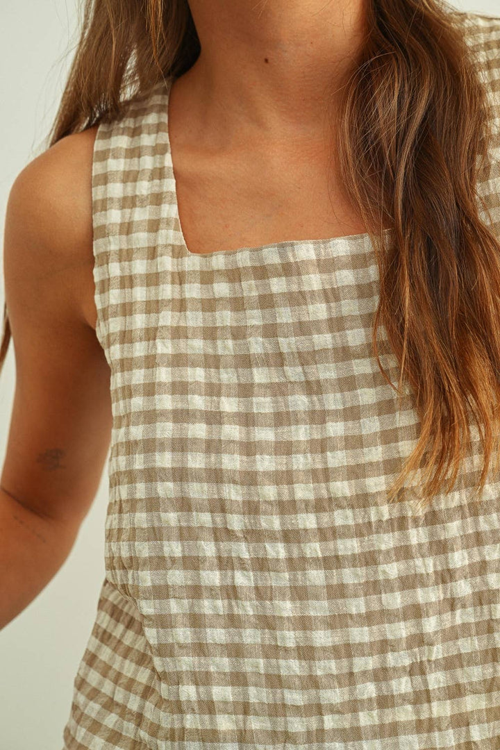 T6550ST   GINGHAM SQUARE NECK SLEEVELESS TOP