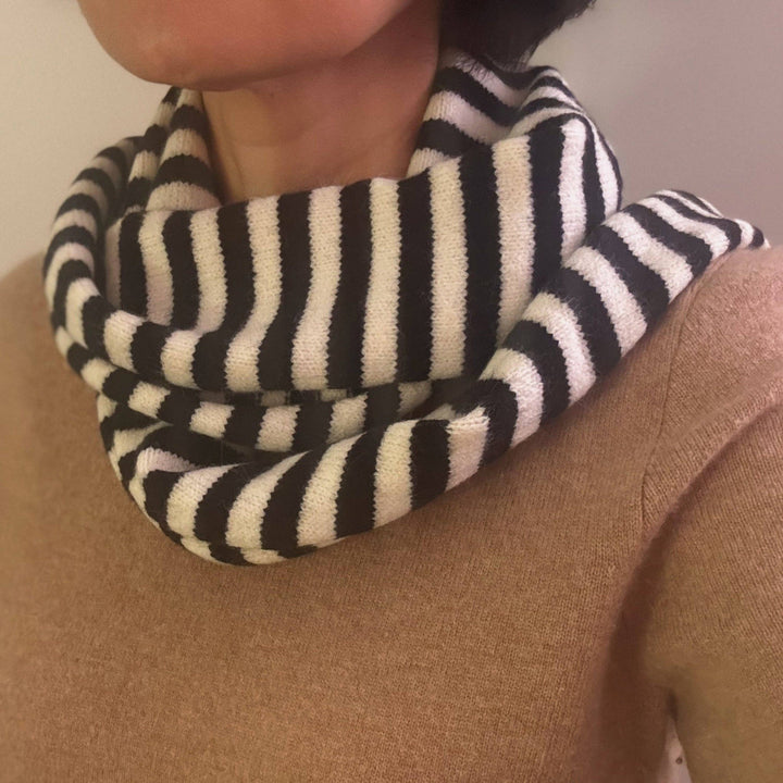 Slim Minimalist Knit Scarf – Two-Tone &amp; Striped EY76