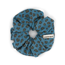 Load image into Gallery viewer, SCRUNCHIE MINI LEOPARD BLUE JEAN