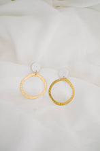 Load image into Gallery viewer, Cait Hoop Earrings HB03