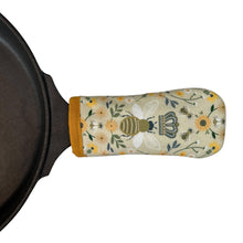 Load image into Gallery viewer, Queen Bee Cast Iron Handle Mitt