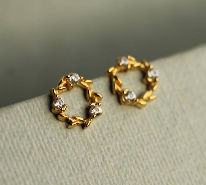 Gold Wreath Circle Stud Earrings SP587