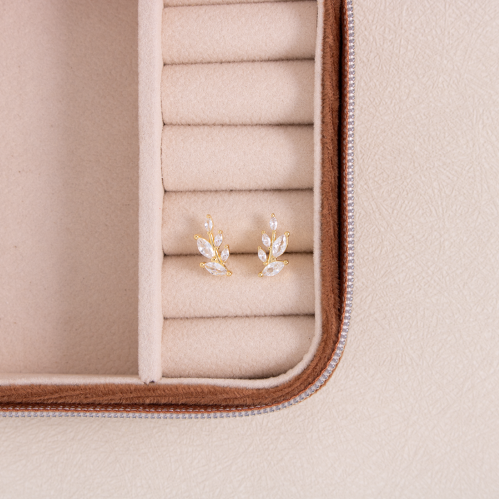 Leaf Studs On Velvet Gift Tag SP987