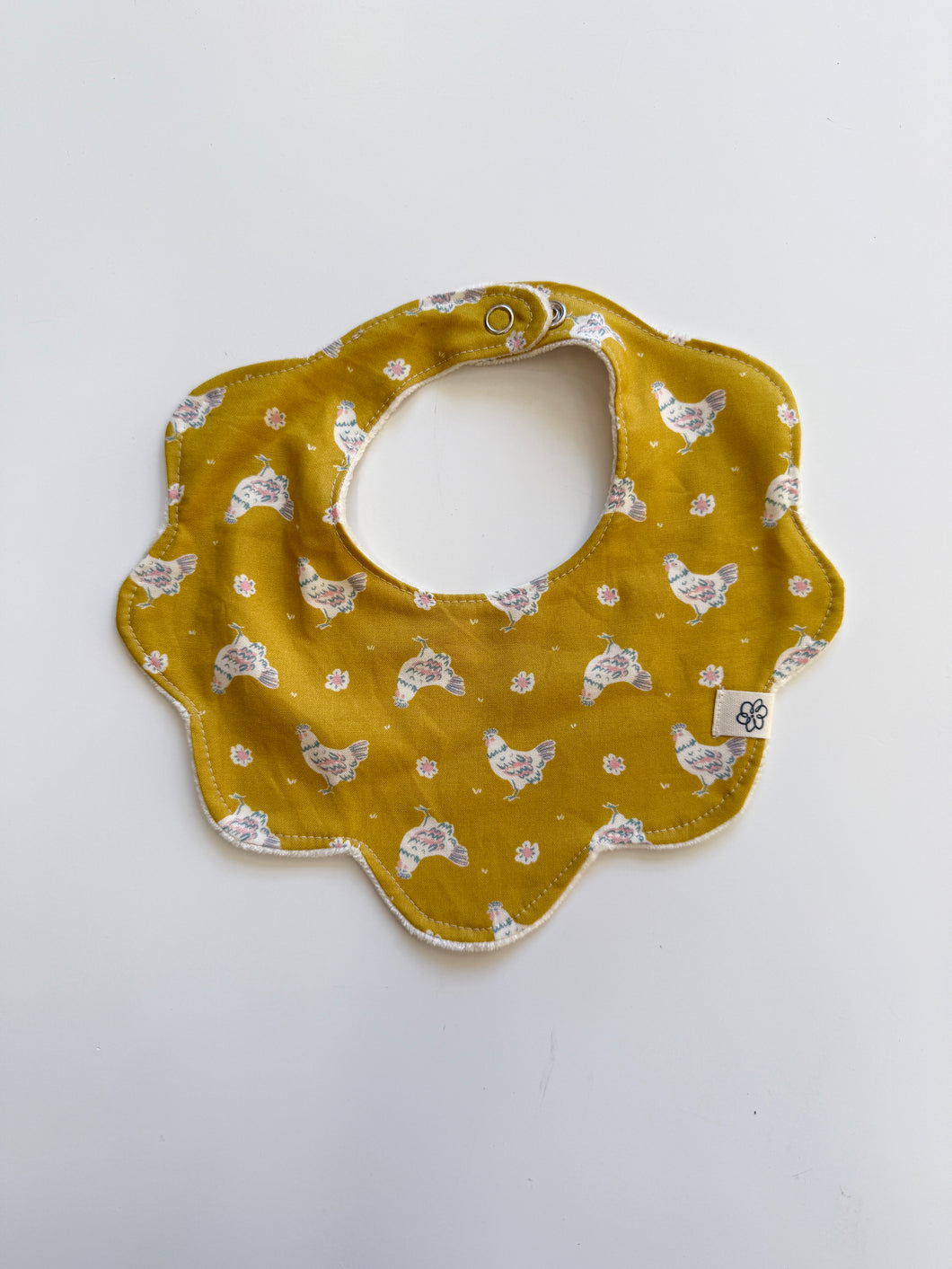 Baby scalloped bib SD323