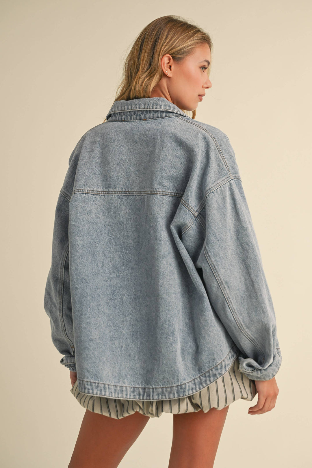 IJ1519 OVERSIZED FRONT POCKET DENIM JACKET